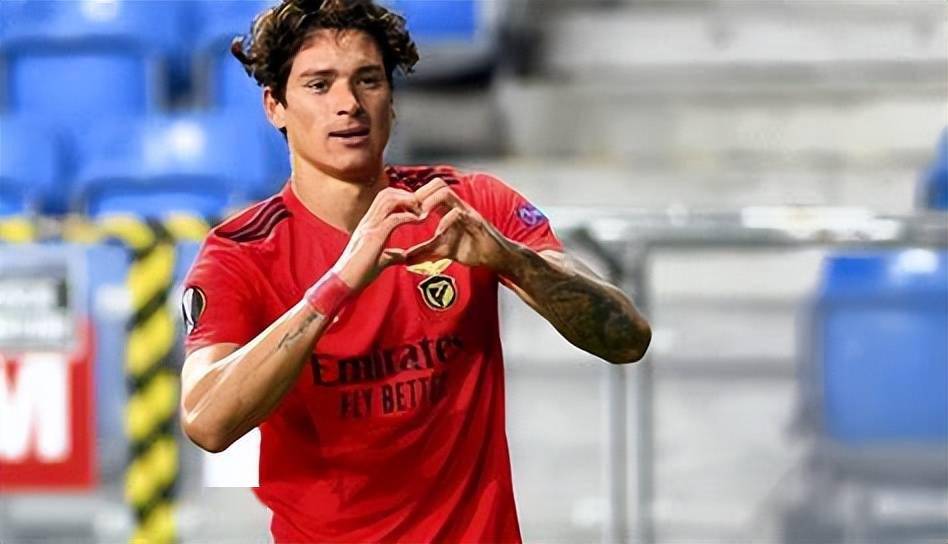  利物浦训练开放日，加时末段官宣签约引欢呼，意甲在即，年轻球员得到机会