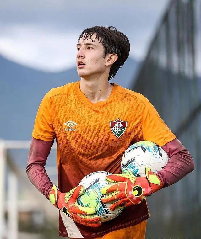  利物浦训练开放日，加时末段官宣签约引欢呼，意甲在即，年轻球员得到机会